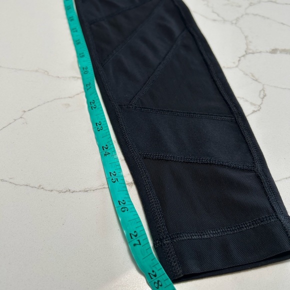 Lululemon Black Mesh Geometric Leggings Size 6 - Picture 8 of 8